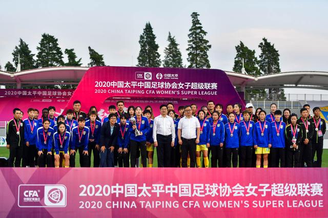 内维尔：蒂勒曼斯禁区倒地过于夸张，不该判点