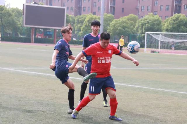 曼联在联赛杯中以2-3不敌布莱顿，无缘后续比赛